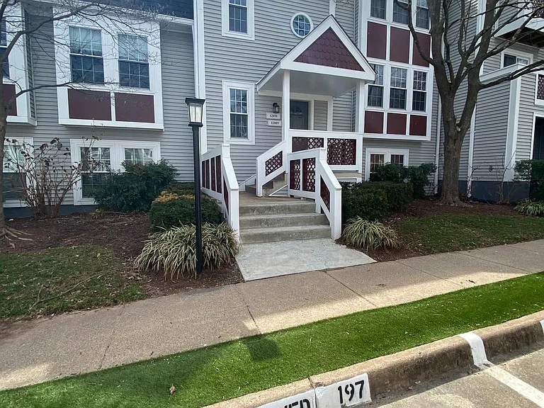 12891 Grays Pointe Rd #B — Photo 1