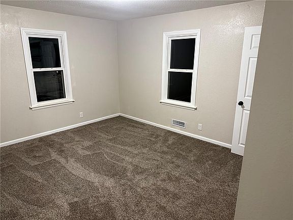5th image of 706 Garden St