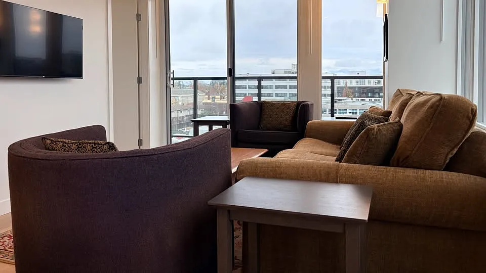 2 bed, 840 sqft, $3,500 — Photo 2