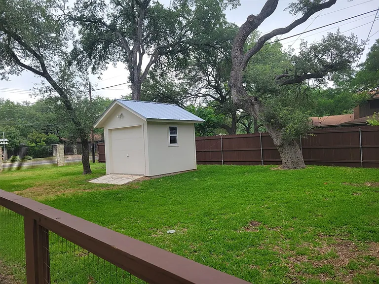4012 Hyridge Dr — Photo 3