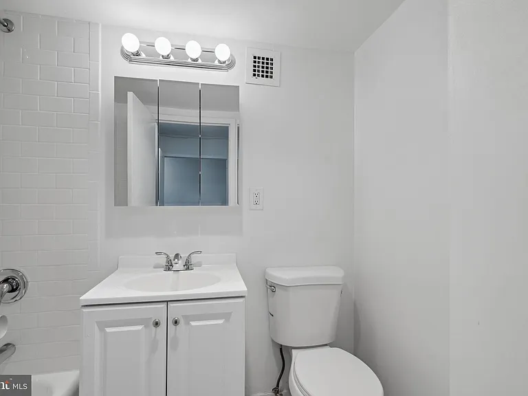 224 W Rittenhouse Sq #30-2602 — Photo 16