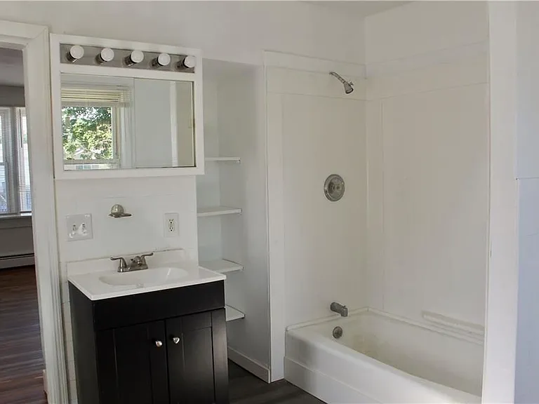 204 Lewis St — Photo 12