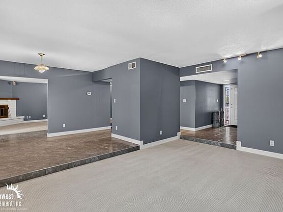 5th image of 2615 W Straford Dr