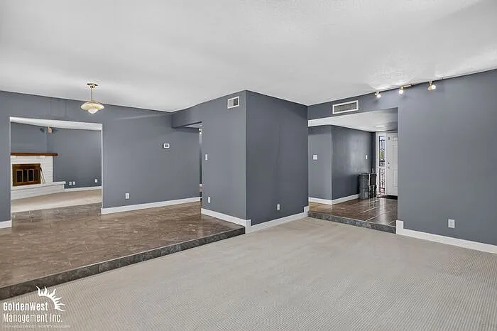 2615 W Straford Dr — Photo 5