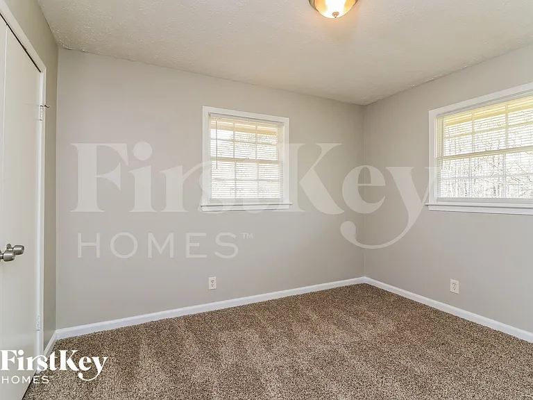 1910 Brownsville Rd #2 — Photo 11