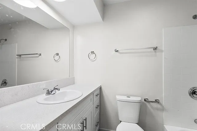 2 bed, 1100 sqft, $2,000 — Photo 2