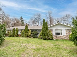 34550 Freedom Rd, Farmington Hills, MI 48335