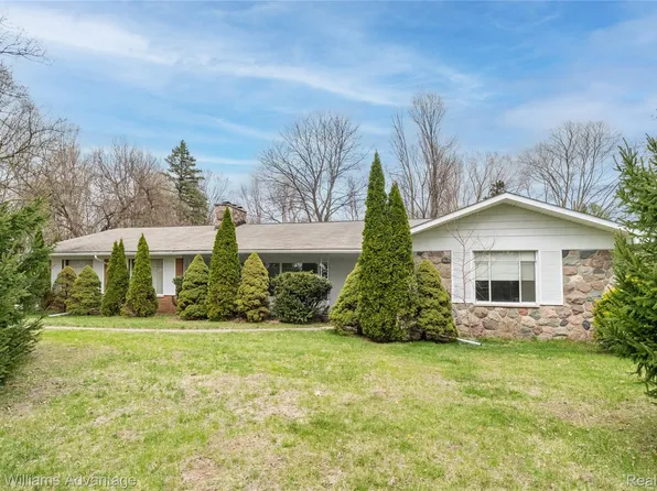 34550 Freedom Rd, Farmington Hills, MI 48335