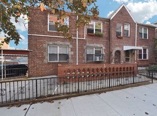 6762 Burns St, Forest Hills, NY 11375
