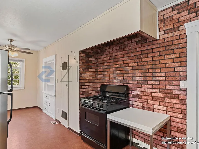 1336 Parker St — Photo 15