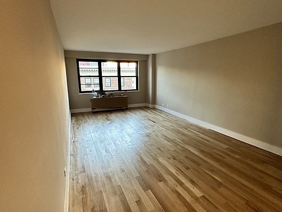 3rd image of 160 E 88th St APT 14D