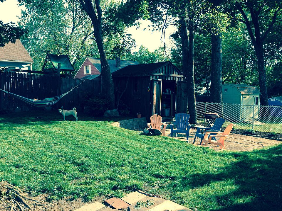 2nd image of 261 Morey St