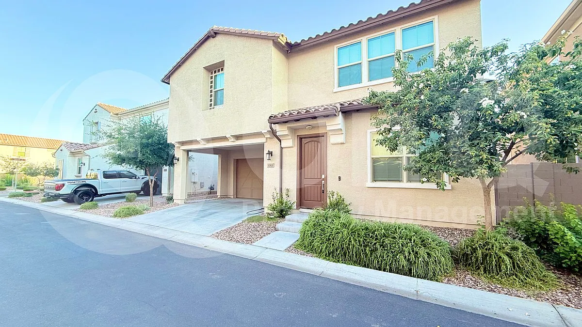 3 bed, 3.5 bath, 2239 sqft, $2,575 — Photo 1