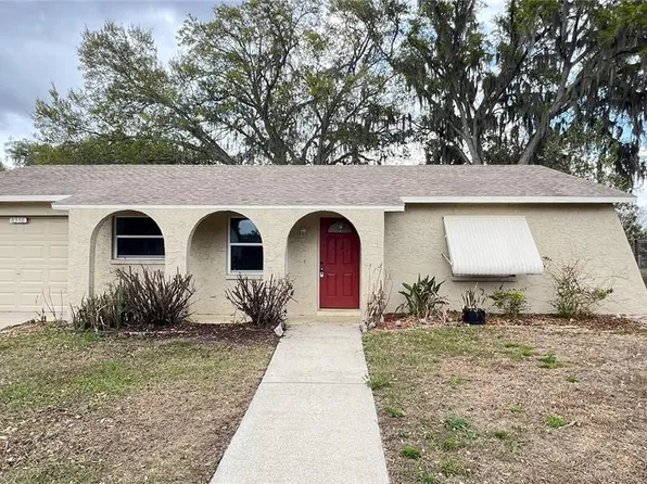 8348 Angela Ct, Zephyrhills, FL 33541