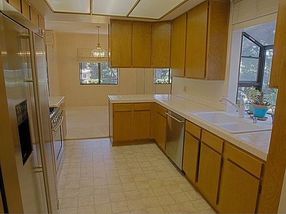 4th image of 13331 Moorpark St APT 231