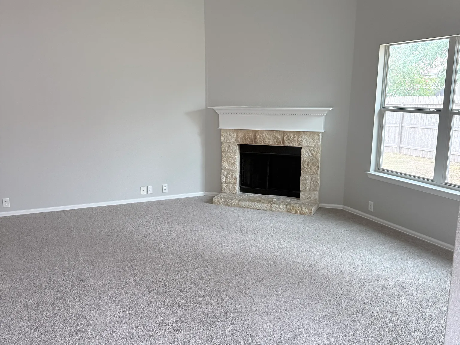 3 bed, 1704 sqft, $1,800 — Photo 2