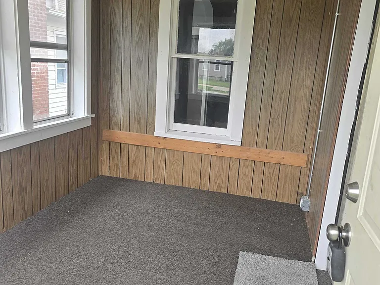 437 1st Ave — Photo 2