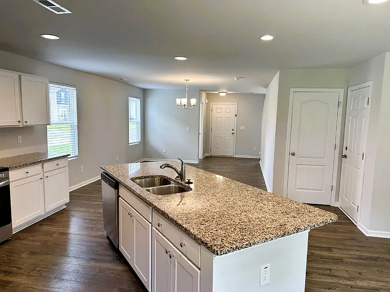 240 Melbourne Dr — Photo 6