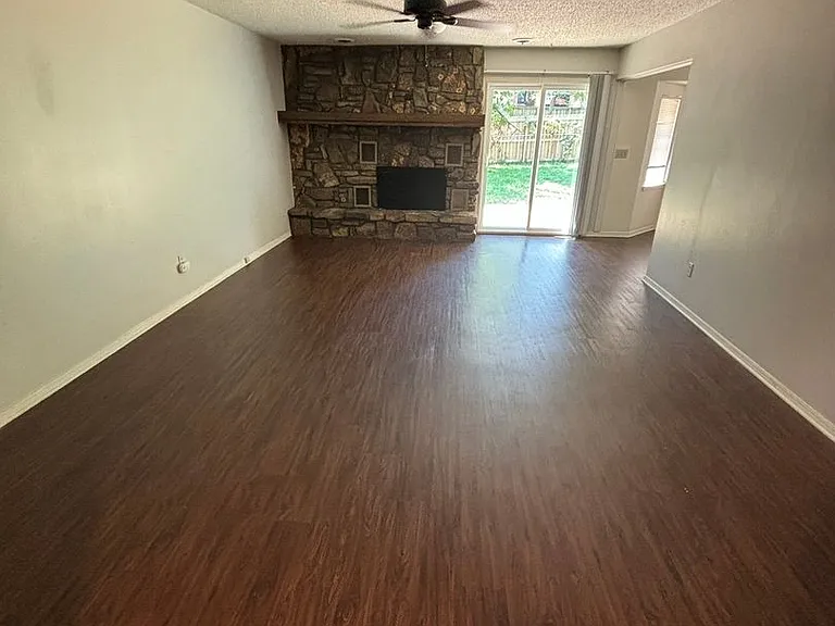 3203 E Cherokee Dr — Photo 5