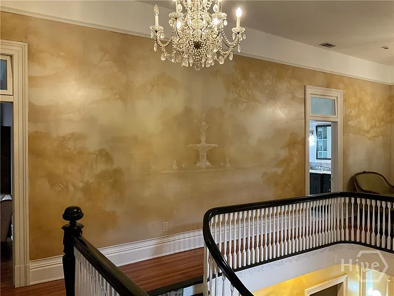 920 E Victory Dr — Photo 24