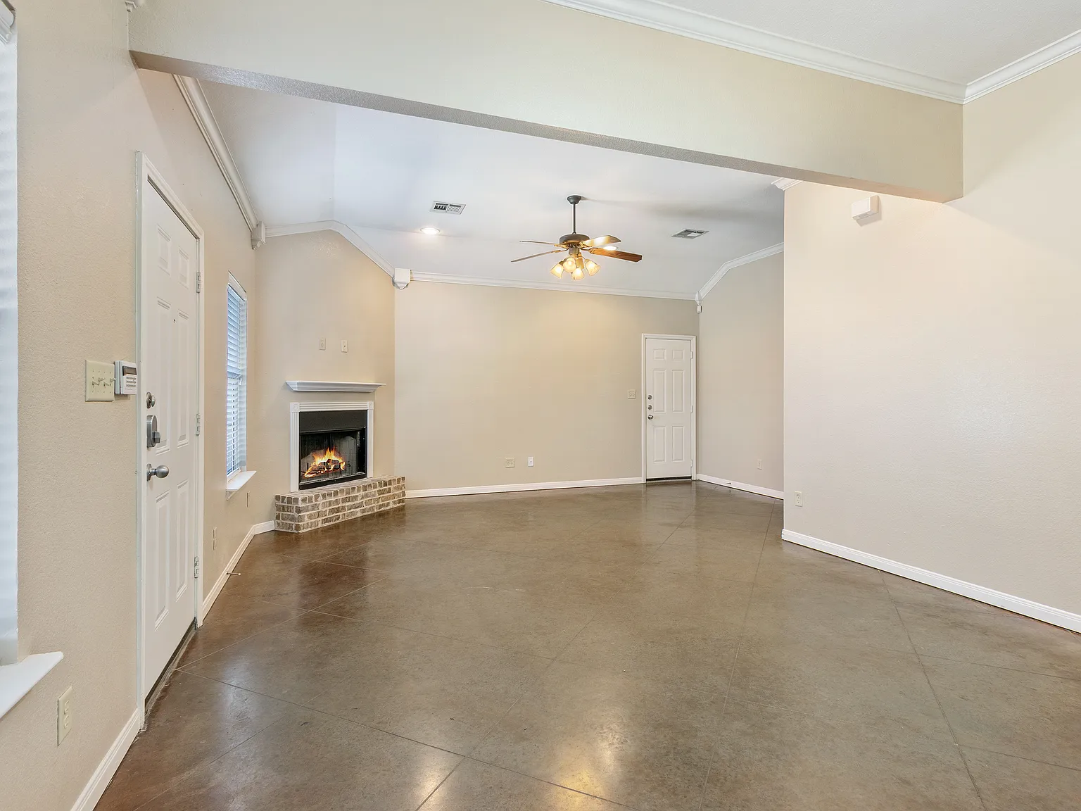 4 bed, 1530 sqft, $1,995 — Photo 2