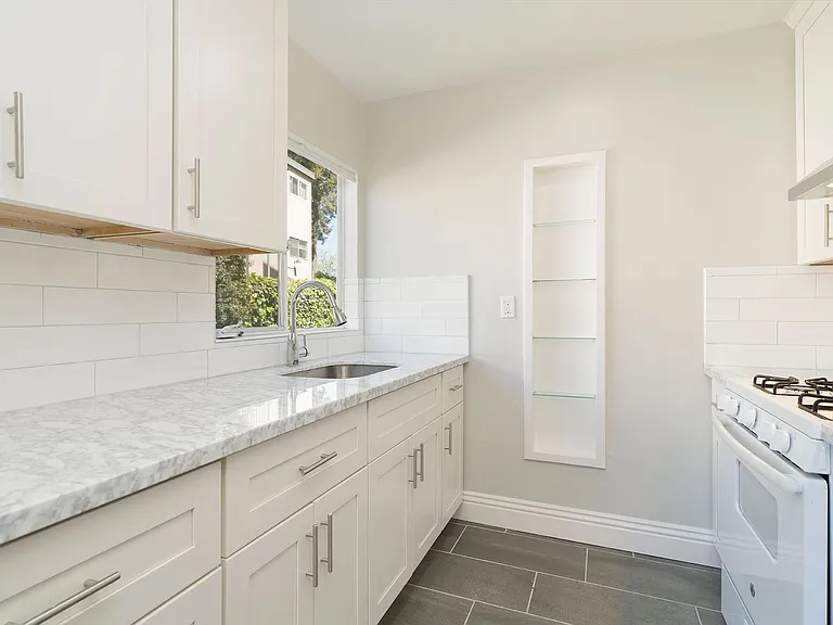 433 Adams St #1E — Photo 8