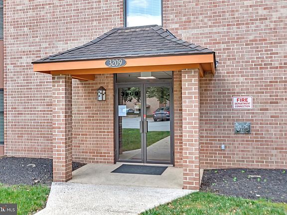 4th image of 3209 Falcon Ln APT 129
