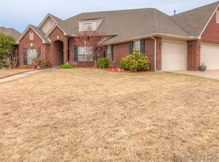 7812 E Broadway St, Broken Arrow, OK 74014