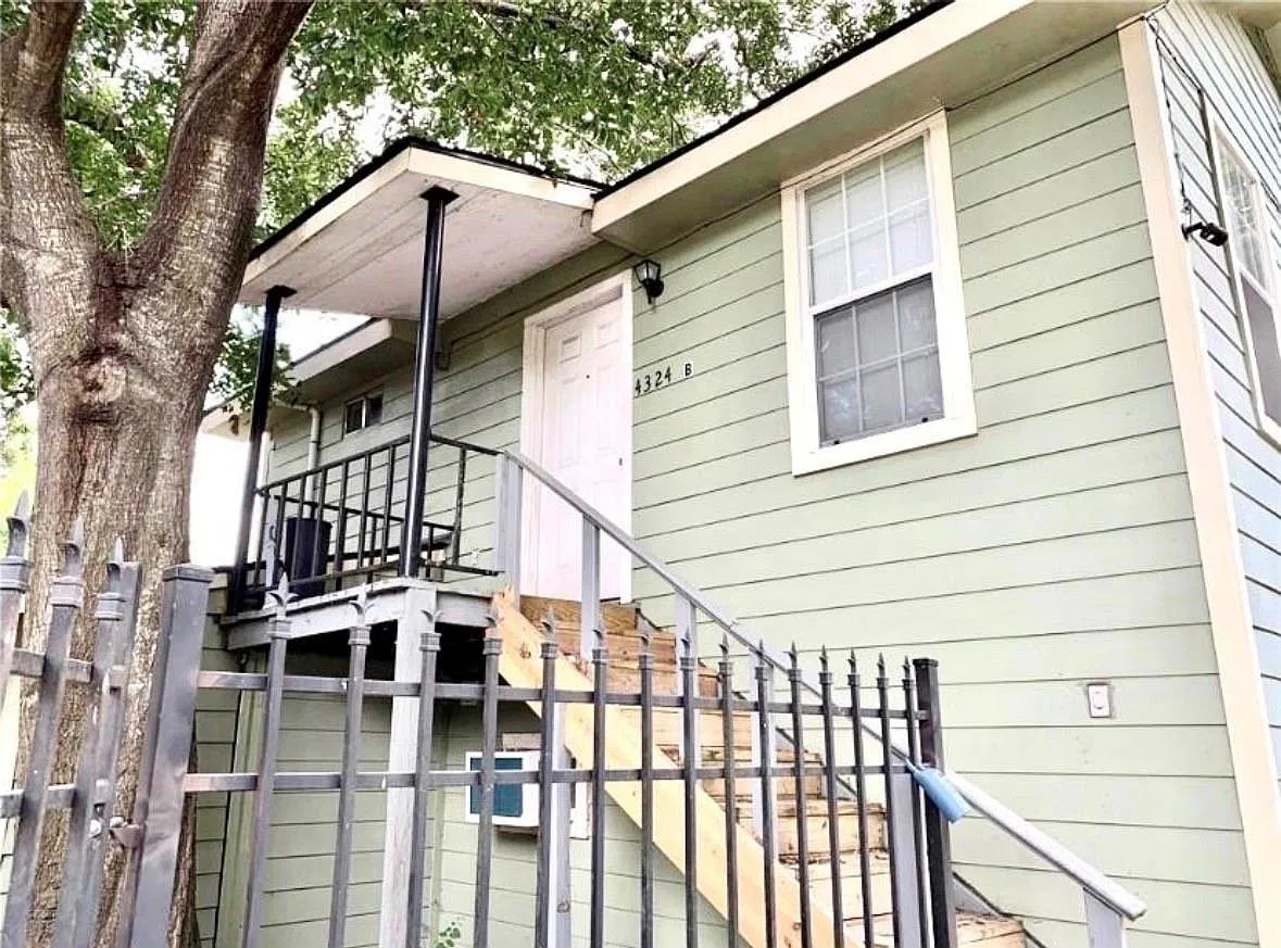 1 bed, 1.0 bath, 700 sqft, $1,000 — Photo 2