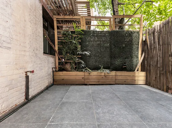 121 E 37th St, New York, NY
