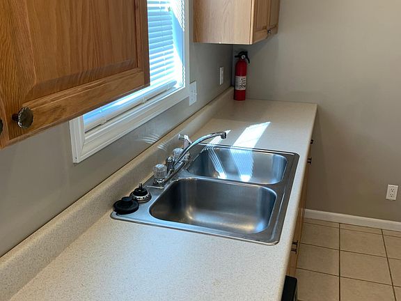 5th image of 623 Glen Ct
