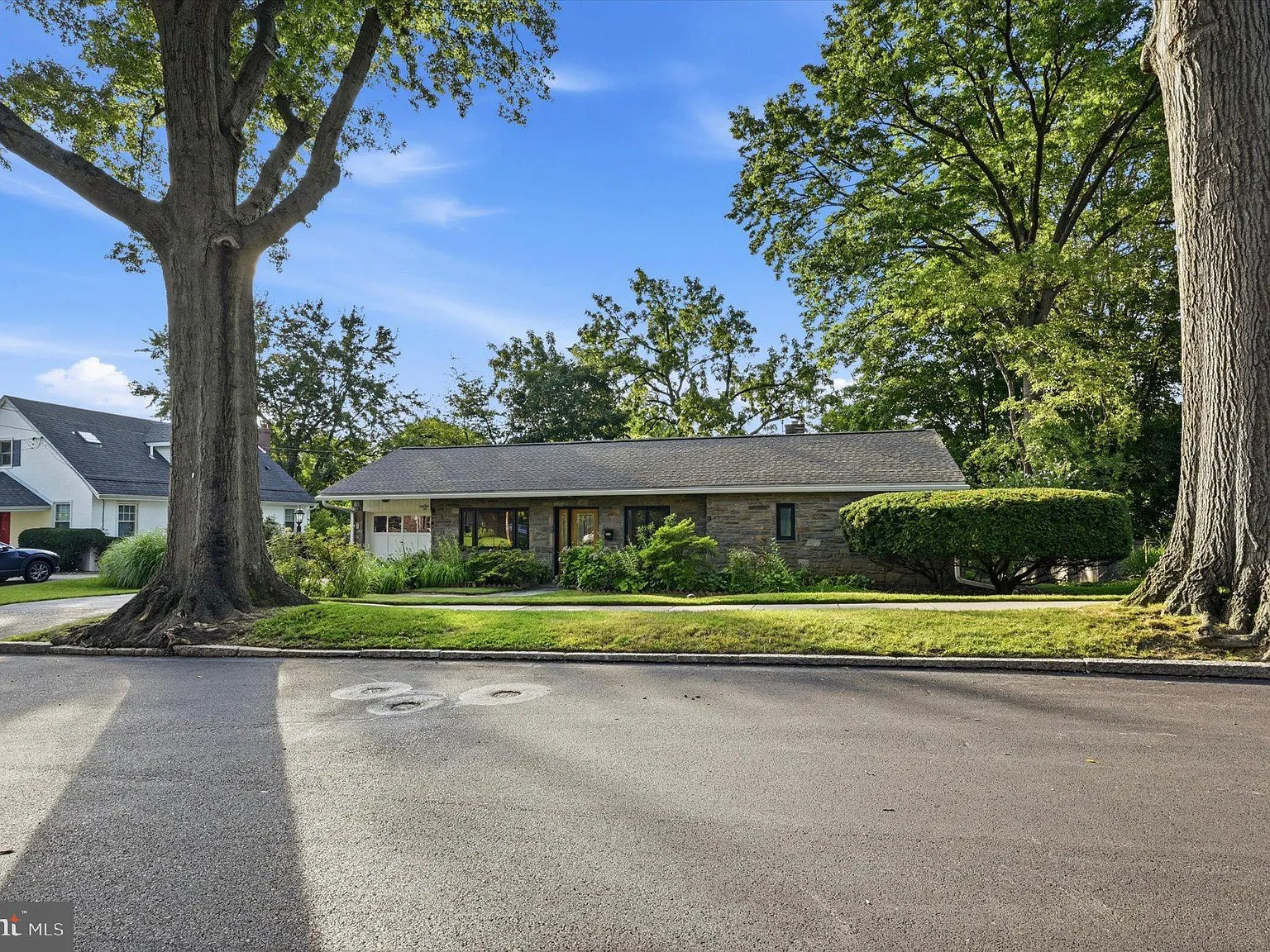 4 bed, 2.5 bath, 1710 sqft, $3,700 — Photo 3