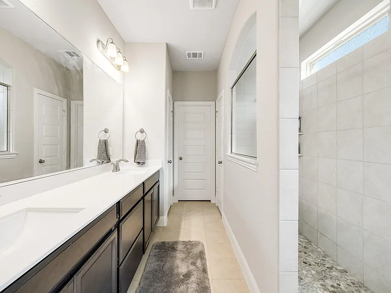 2072 Olivereta Dr — Photo 8