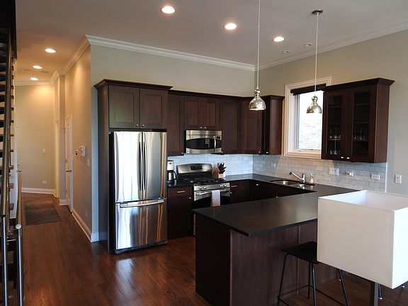 2nd image of 1113 N Hermitage Ave #3