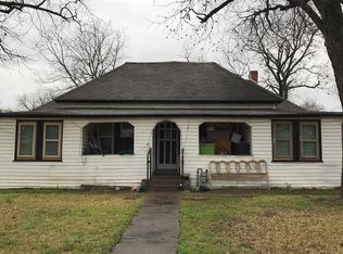 915 E James St, Cleburne, TX 76031