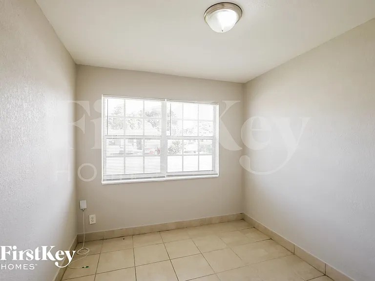 3321 NW 177th Ter — Photo 10