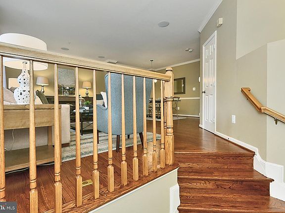 3rd image of 4741 Thornbury Dr