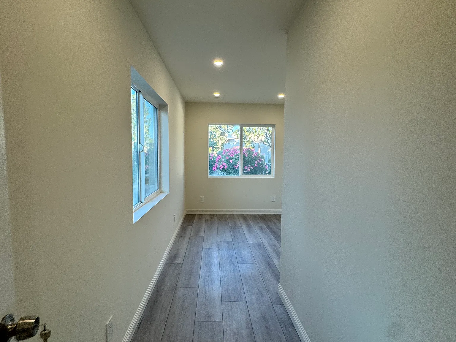 4 bed, 1000 sqft, $1,200 — Photo 2