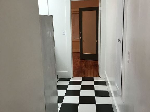 4th image of 827 24th St APT 02