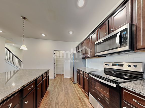 5th image of 2125 Laurel Village Cir