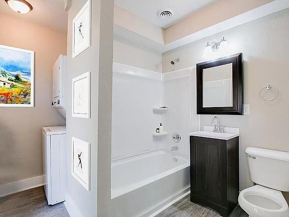 4th image of 1213 Lowry Ave NE #2