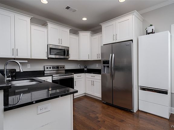 4th image of 4950 Northwood Gardens Dr
