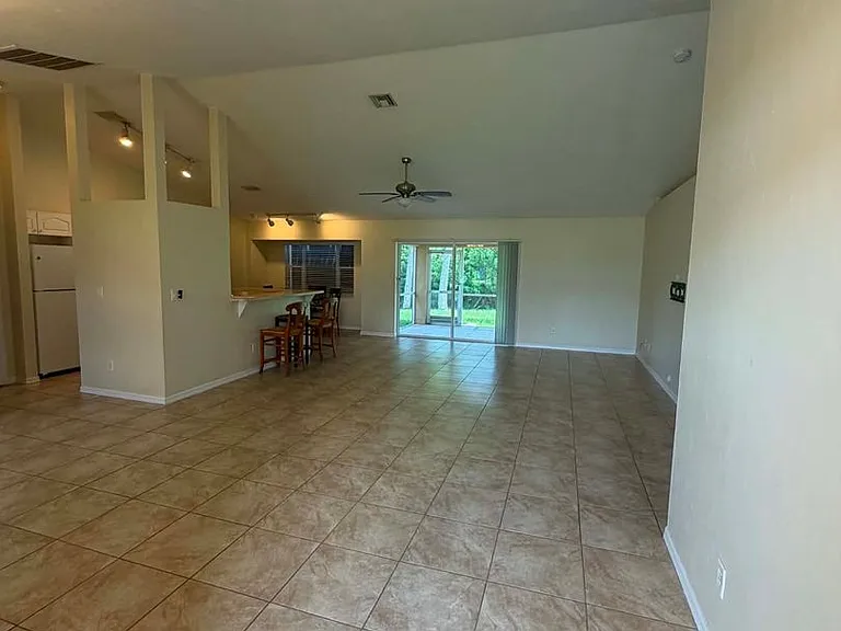 17031 Hillsborough Blvd — Photo 4