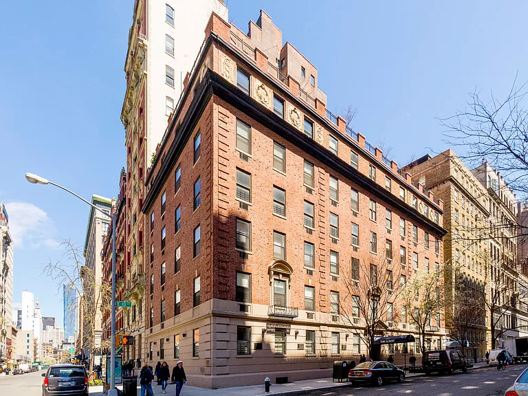 23 E 10th St #321 — Photo 8