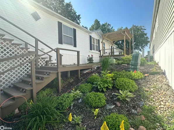 809 Quiet Harbor St #22, Creston, IA 50801