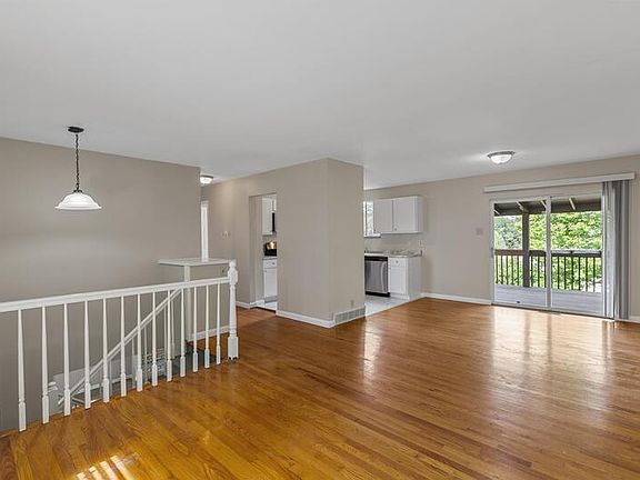 3rd image of 1035 Woodland Trails Dr
