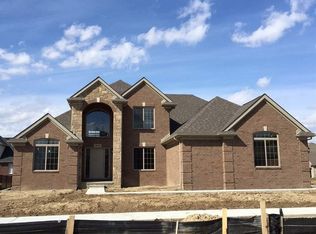 19455 Hudson River Dr, Macomb, MI 48044