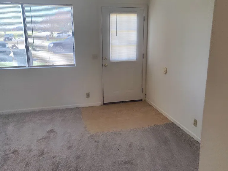 404 Stratford Dr #404 — Photo 8
