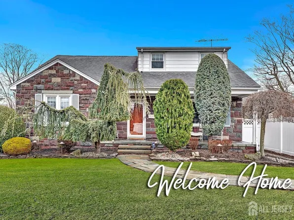 26 Henley St, Woodbridge, NJ 07095