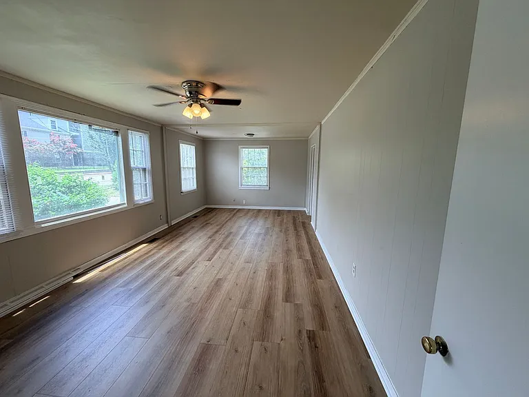 1307 Melody Ln — Photo 9